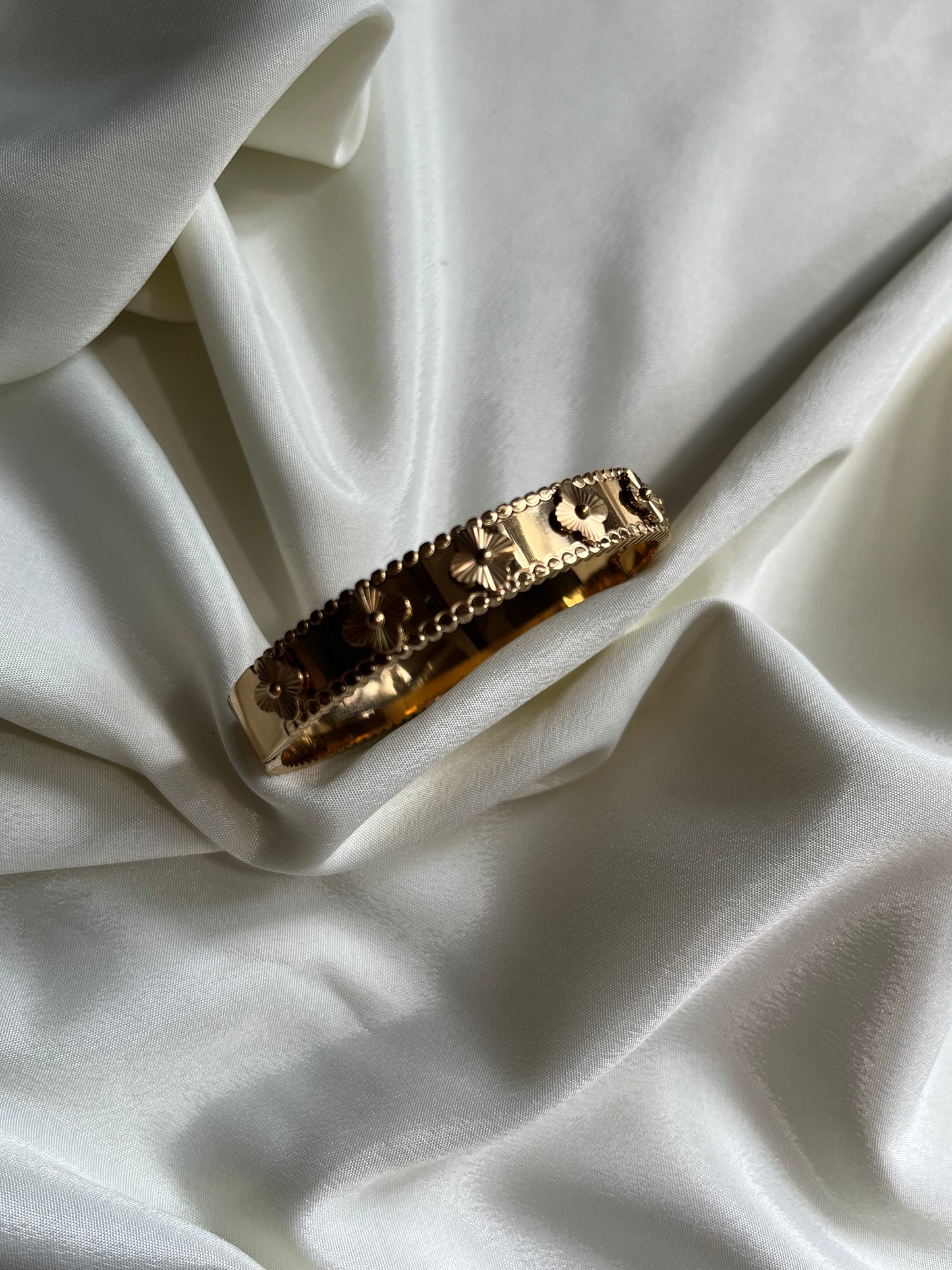 Clover golden foil